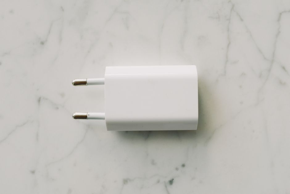 Podaljšek z USB polnilcem