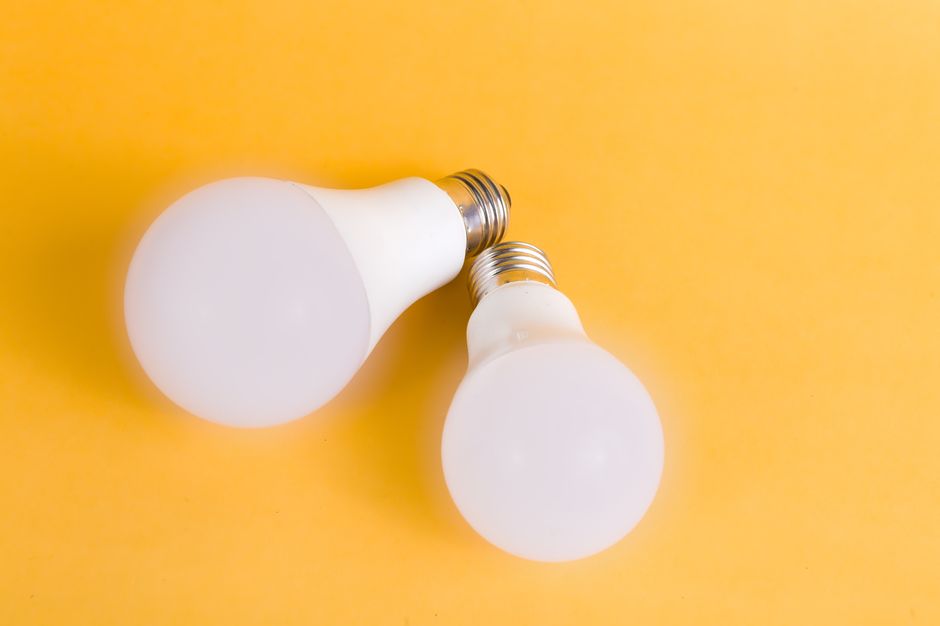LED žarnica E27 9W